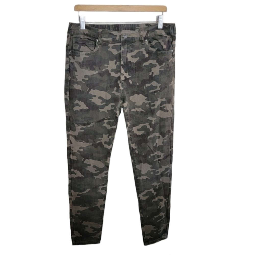 Grace & Lace Camouflage Skinny Pants Size Large Military Casual Weekend Classic